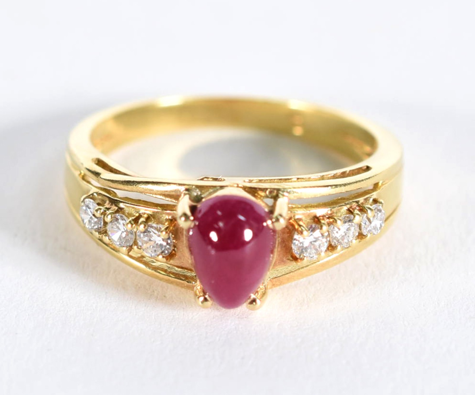 Anel em ouro 18 k com aplicações de 6 diamantes, aro 16 (Por motivos... - foto 1 de 4
