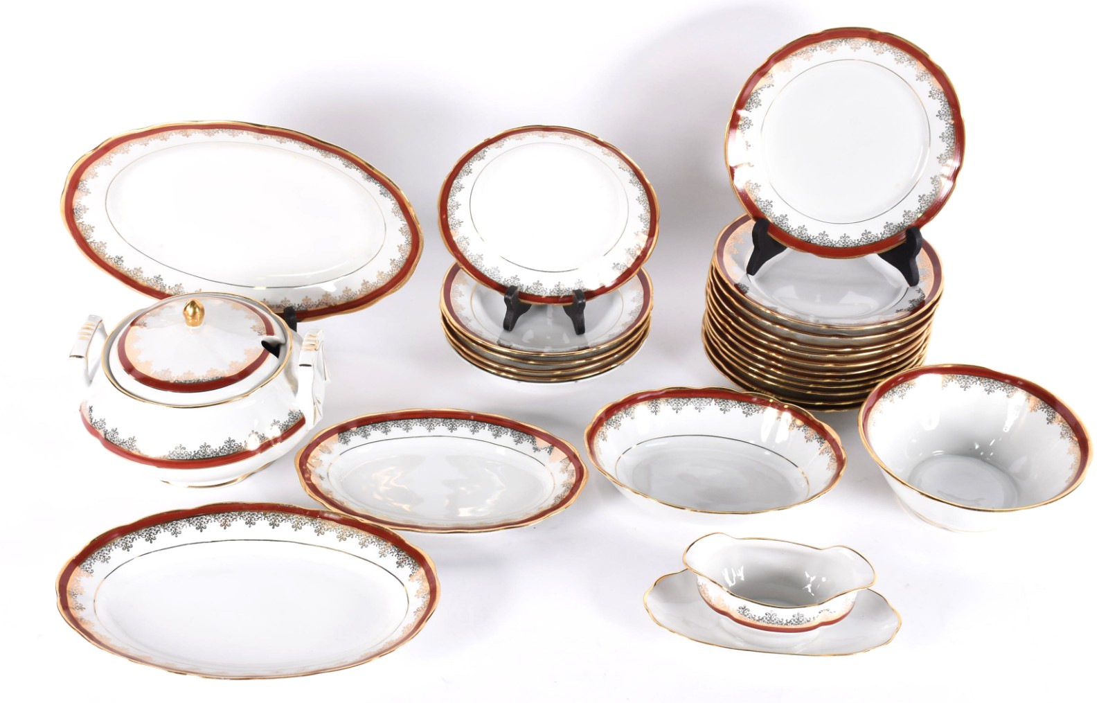 Serviço de jantar de porcelana Rio Branco com borda vinho e dourada... - foto 2 de 6