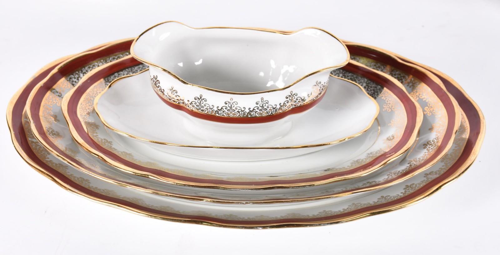 Serviço de jantar de porcelana Rio Branco com borda vinho e dourada... - foto 3 de 6