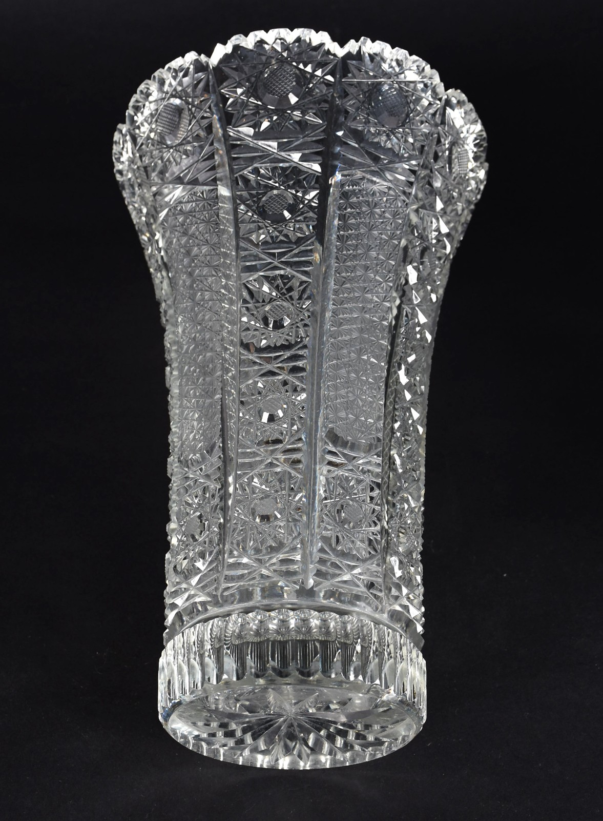Três peças de cristal lapidado, sendo vaso, fruteira e porta petiscos. - foto 5 de 5