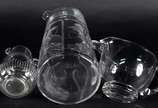 Três jarras para água de cristal europeu em div... - Três jarras para água de cristal europeu em diversos modelos.