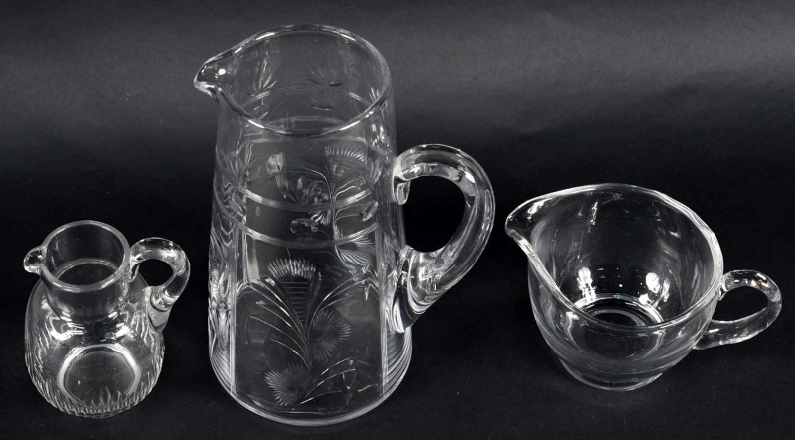 Três jarras para água de cristal europeu em diversos modelos. - foto 3 de 3