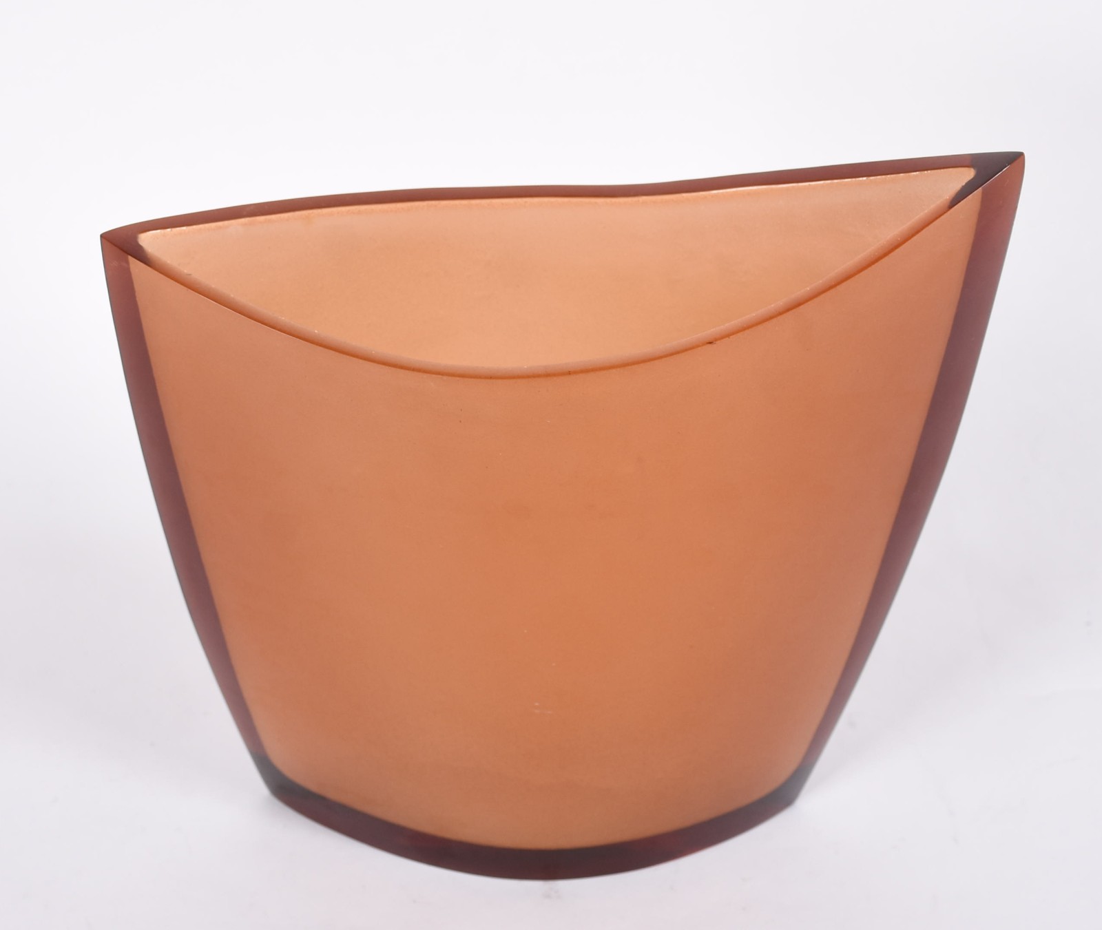 Vaso decorativo de acrílico na cor marrom. - foto 2 de 5
