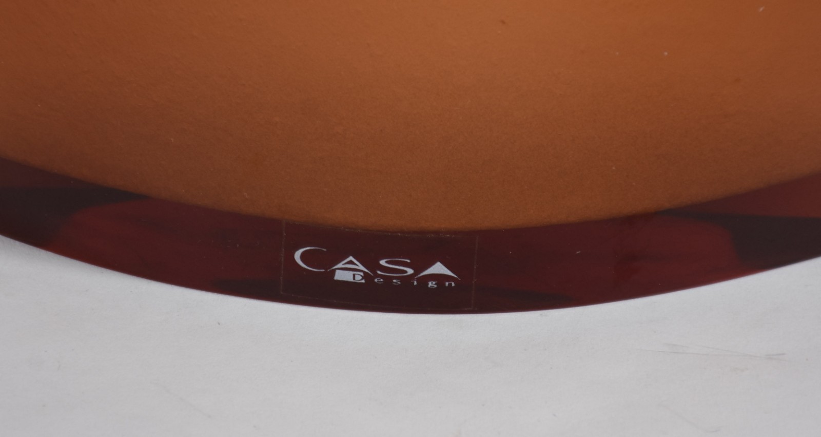 Vaso decorativo de acrílico na cor marrom. - foto 4 de 5