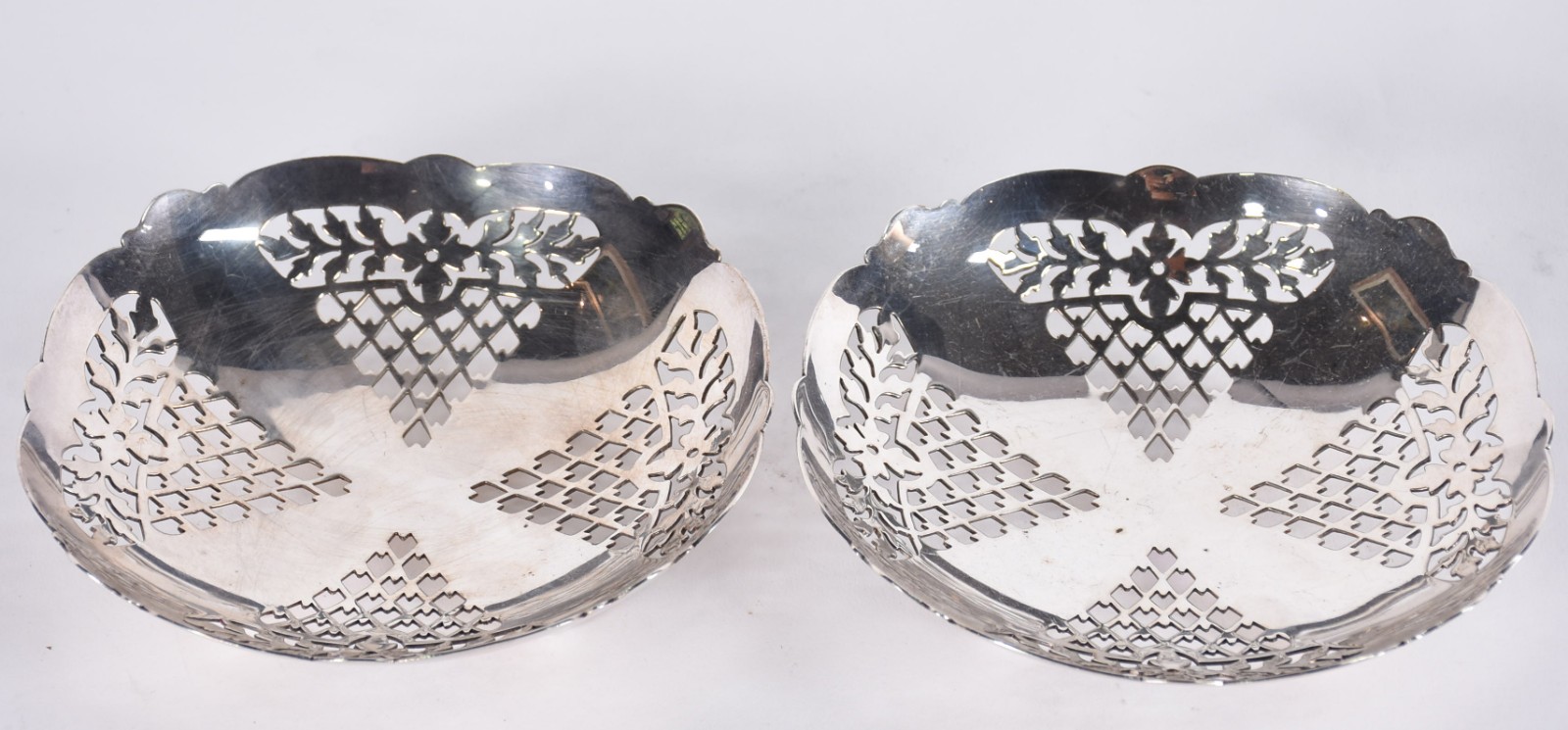 Par de porta confeitos ingleses de metal prateado Mappin & Webb. - foto 1 de 4