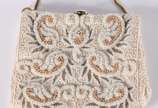 Bolsa de toilette com miçangas coloridas. - Bolsa de toilette com miçangas coloridas.