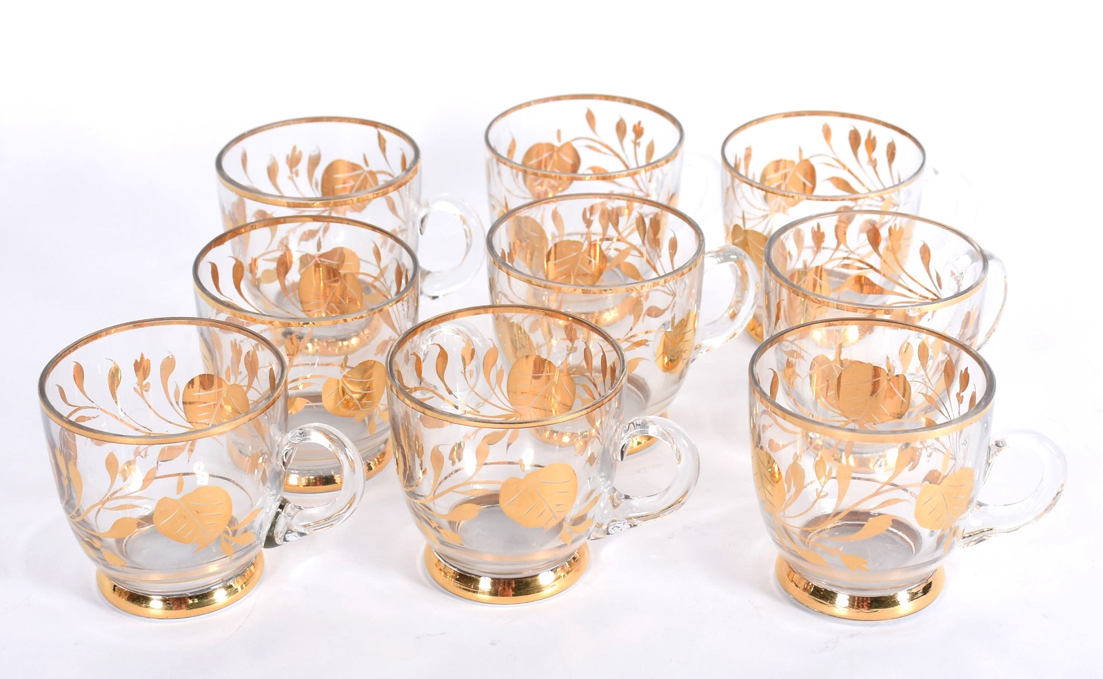 Poncheira e nove canecas de cristal decorados com flores douradas... - foto 3 de 4