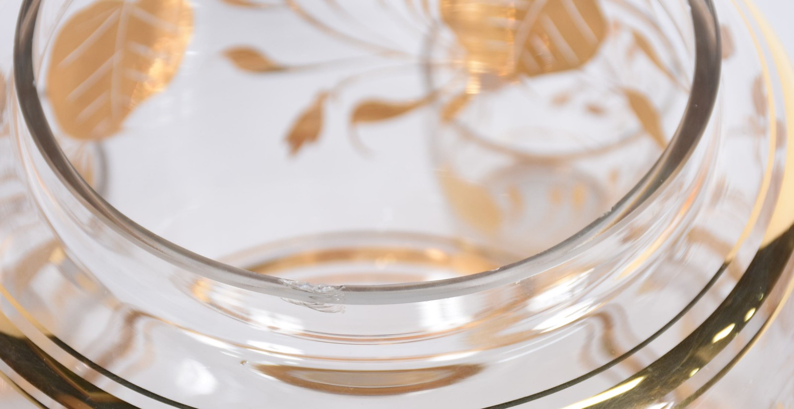 Poncheira e nove canecas de cristal decorados com flores douradas... - foto 4 de 4