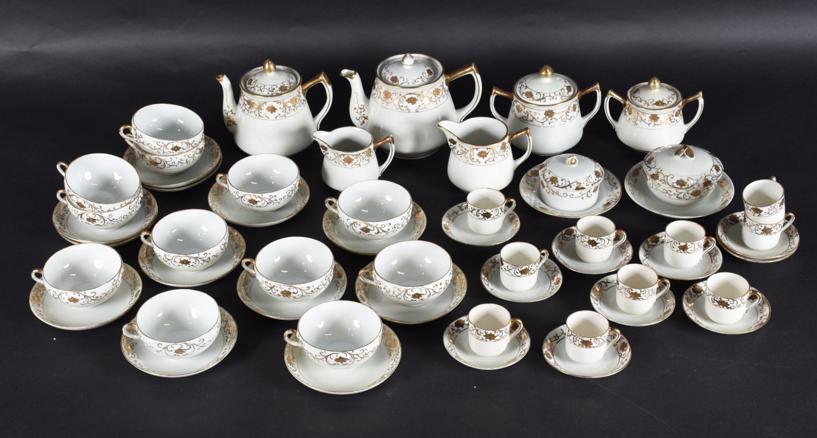 Serviço de chá e café de porcelana oriental composto de: 12 xícaras... - foto 1 de 6