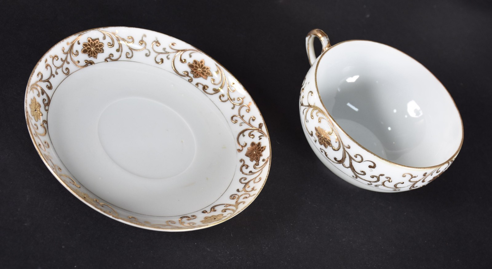 Serviço de chá e café de porcelana oriental composto de: 12 xícaras... - foto 4 de 6