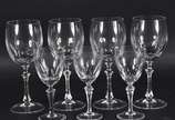 Strauss (1983),  - Parte de serviço de cristal lapidado composto de 4 taças para vinho tinto e 3 para vinho branco. Marcas na cristaleria na base. Total 7 peças.