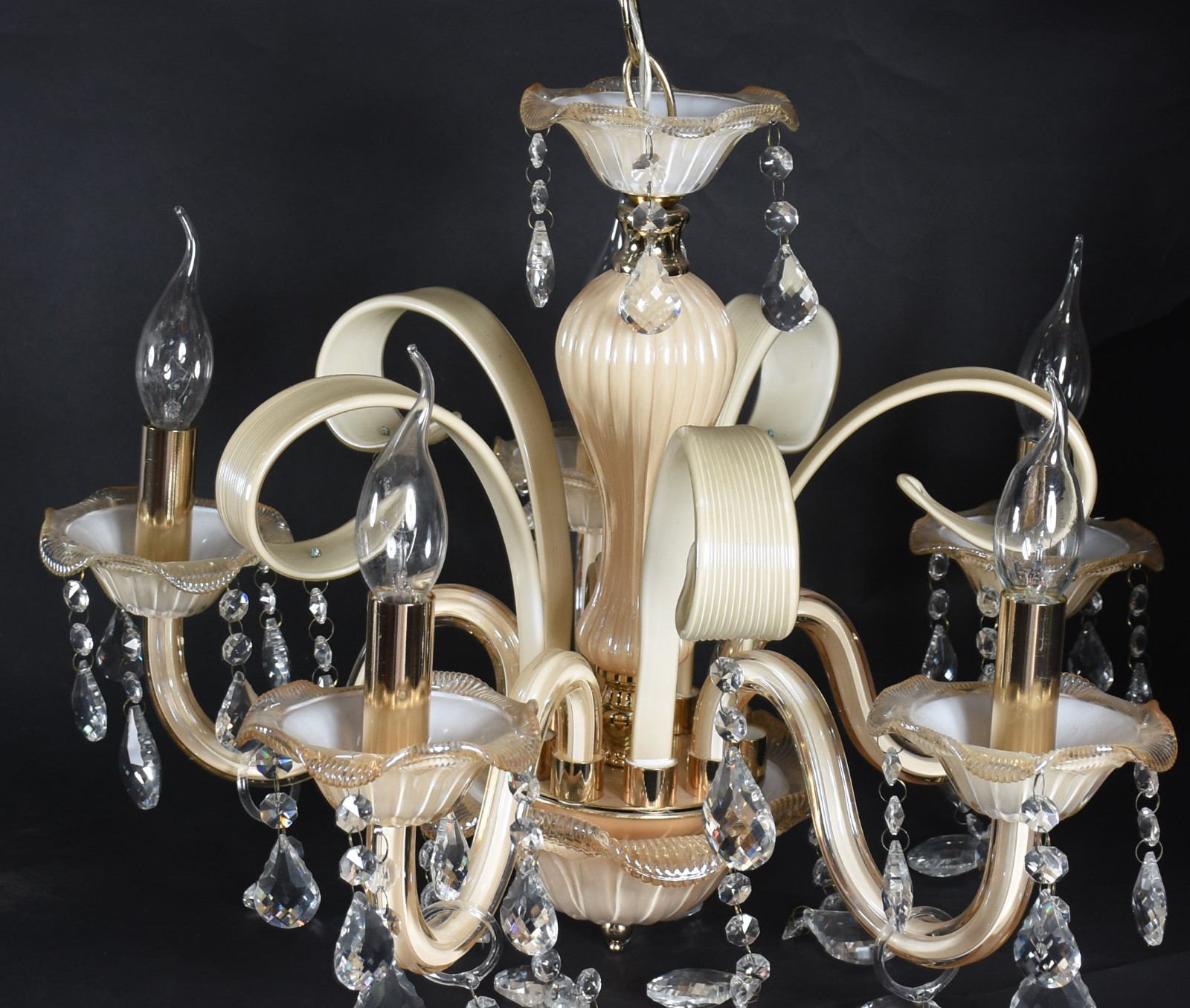 Lustre de murano na cor creme para 5 luzes, pingentes de cristal. - foto 1 de 3