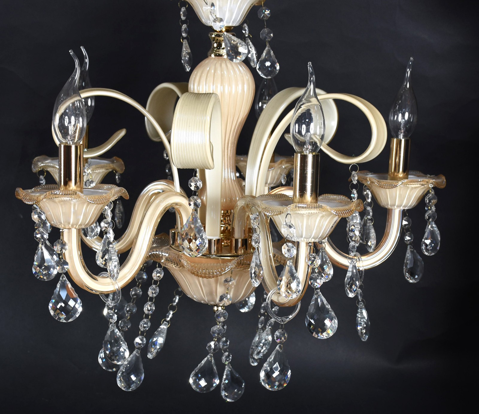 Lustre de murano na cor creme para 5 luzes, pingentes de cristal. - foto 2 de 3