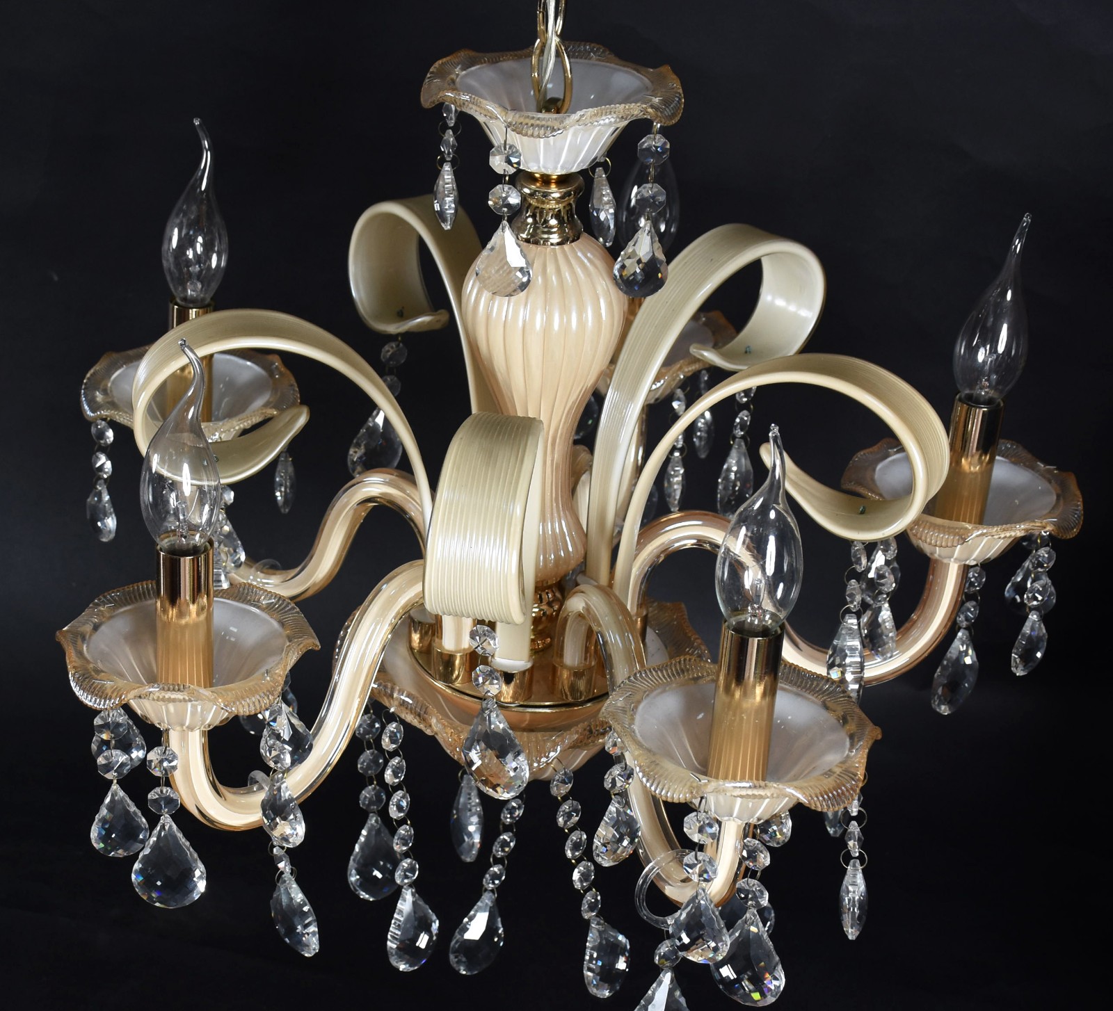 Lustre de murano na cor creme para 5 luzes, pingentes de cristal. - foto 3 de 3