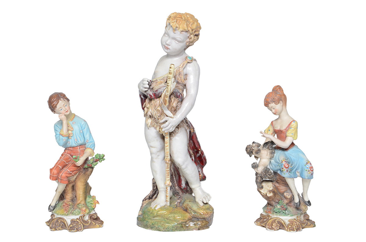 Três estatuetas de porcelana policromada, sendo duas italianas Capo... - foto 1 de 2