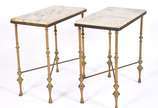Conjunto composto de: par de mesas laterais e u... - Conjunto composto de: par de mesas laterais e uma de centro de bronze com mármore.
