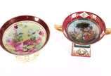 Duas fruteiras de porcelana austríaca decoradas... - Duas fruteiras de porcelana austríaca decoradas em policromia.