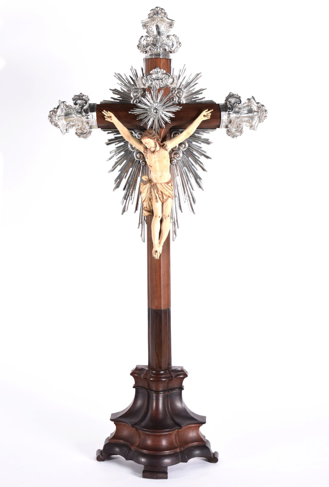 Excepcional Crucifixo de madeira nobre com figura de Cristo esculpida... - foto 1 de 7