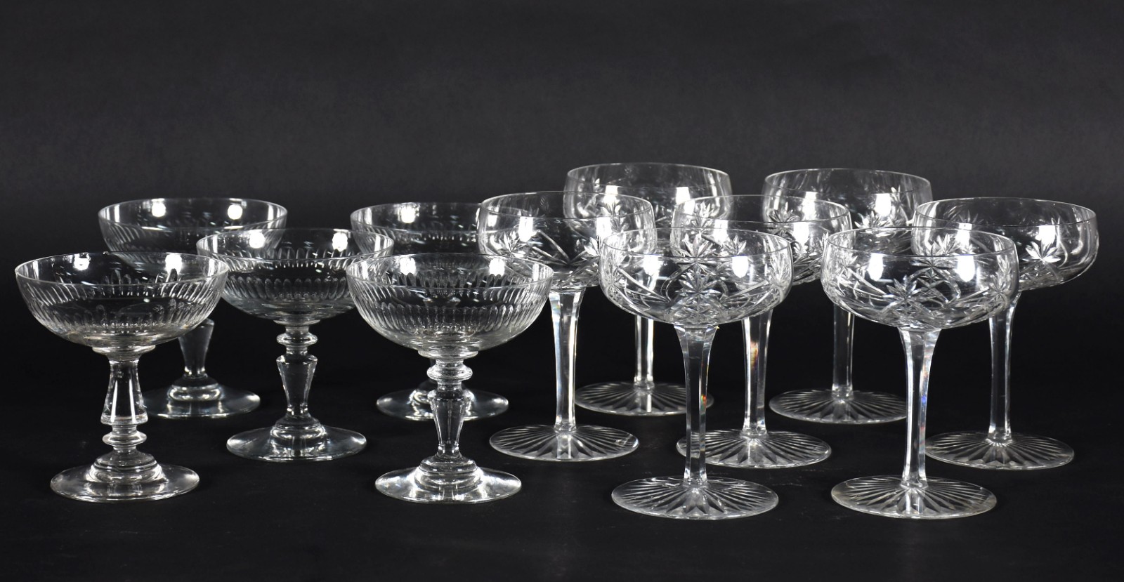 Lote com 12 taças para champagne de cristal frances, sendo 7... - foto 2 de 6