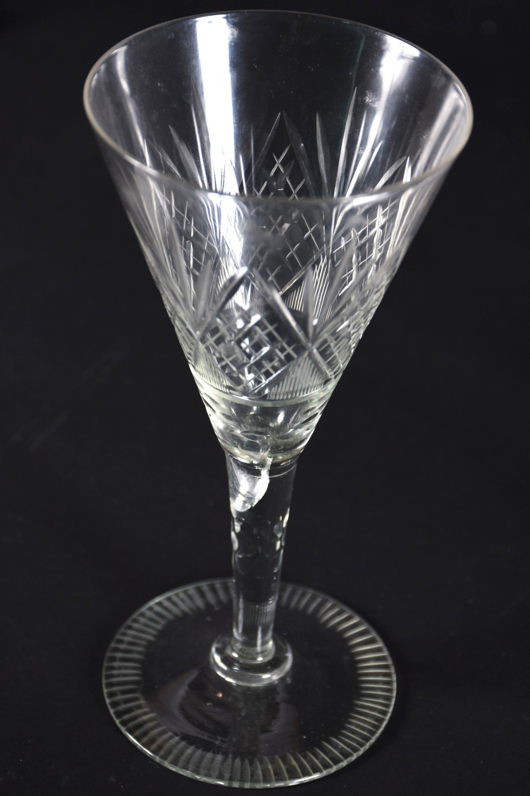 Serviço de cristal composto de: 8 cálices para vinho tinto, 6 para... - foto 7 de 9