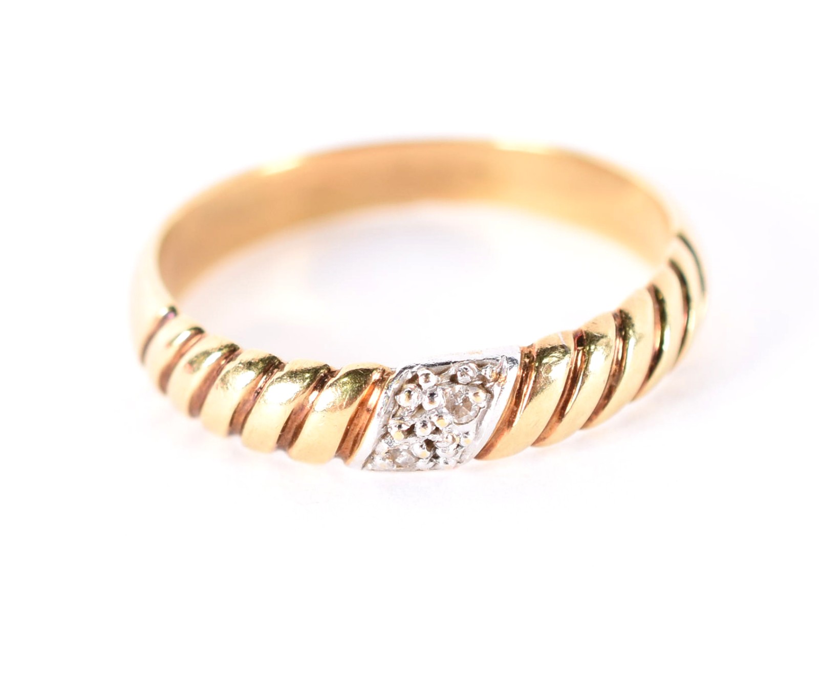 Anel de ouro 18k com pequenos brilhantes, aro 17 (Por motivos de... - foto 1 de 4