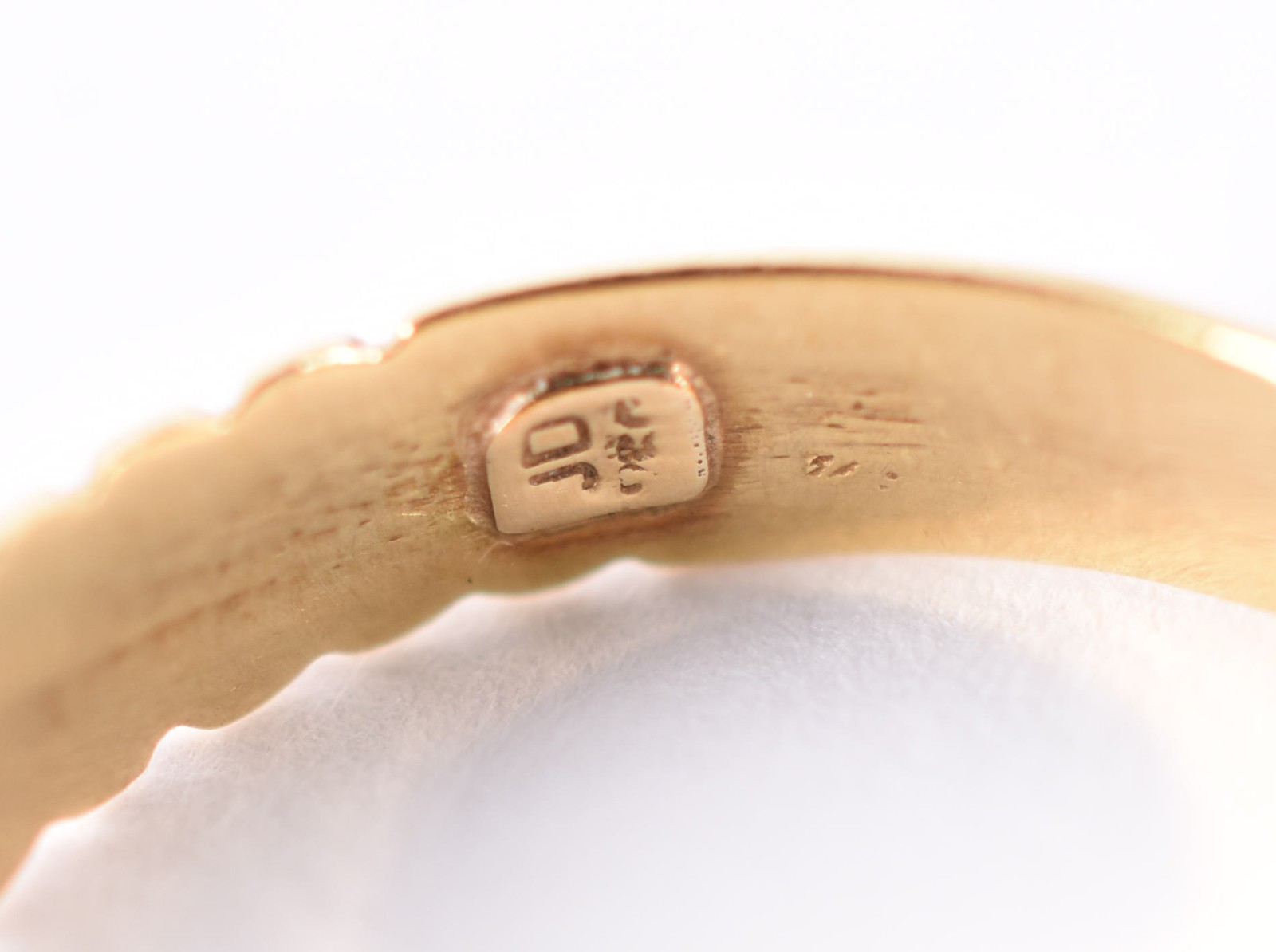 Anel de ouro 18k com pequenos brilhantes, aro 17 (Por motivos de... - foto 3 de 4