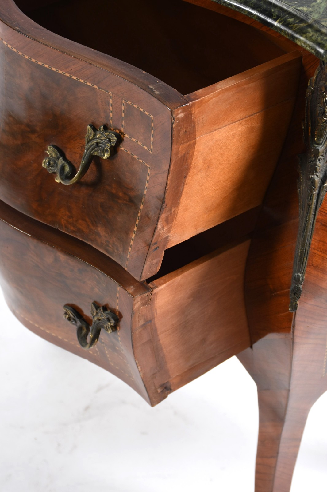 Comoda bombe de madeira nobre estilo frances, duas gavetas, tampo de... - foto 4 de 5