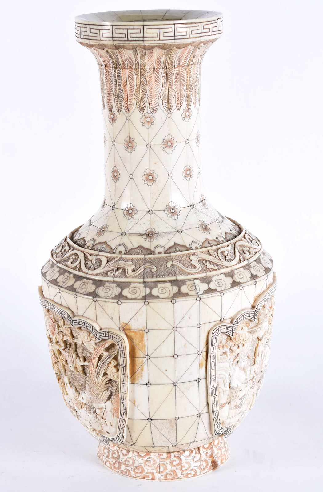 Vaso oriental em placas de osso com decoração em relevo. - foto 2 de 5