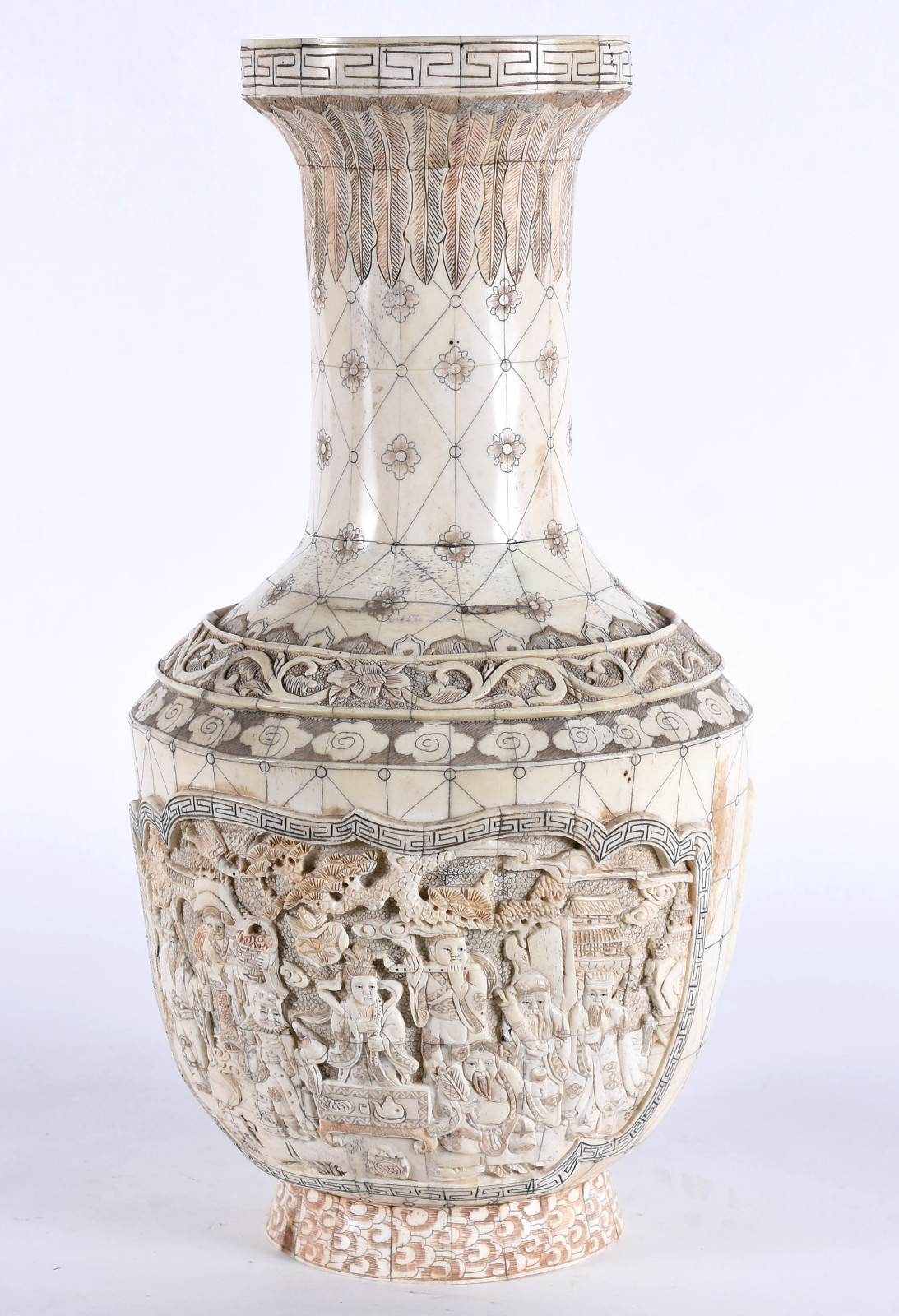 Vaso oriental em placas de osso com decoração em relevo. - foto 3 de 5