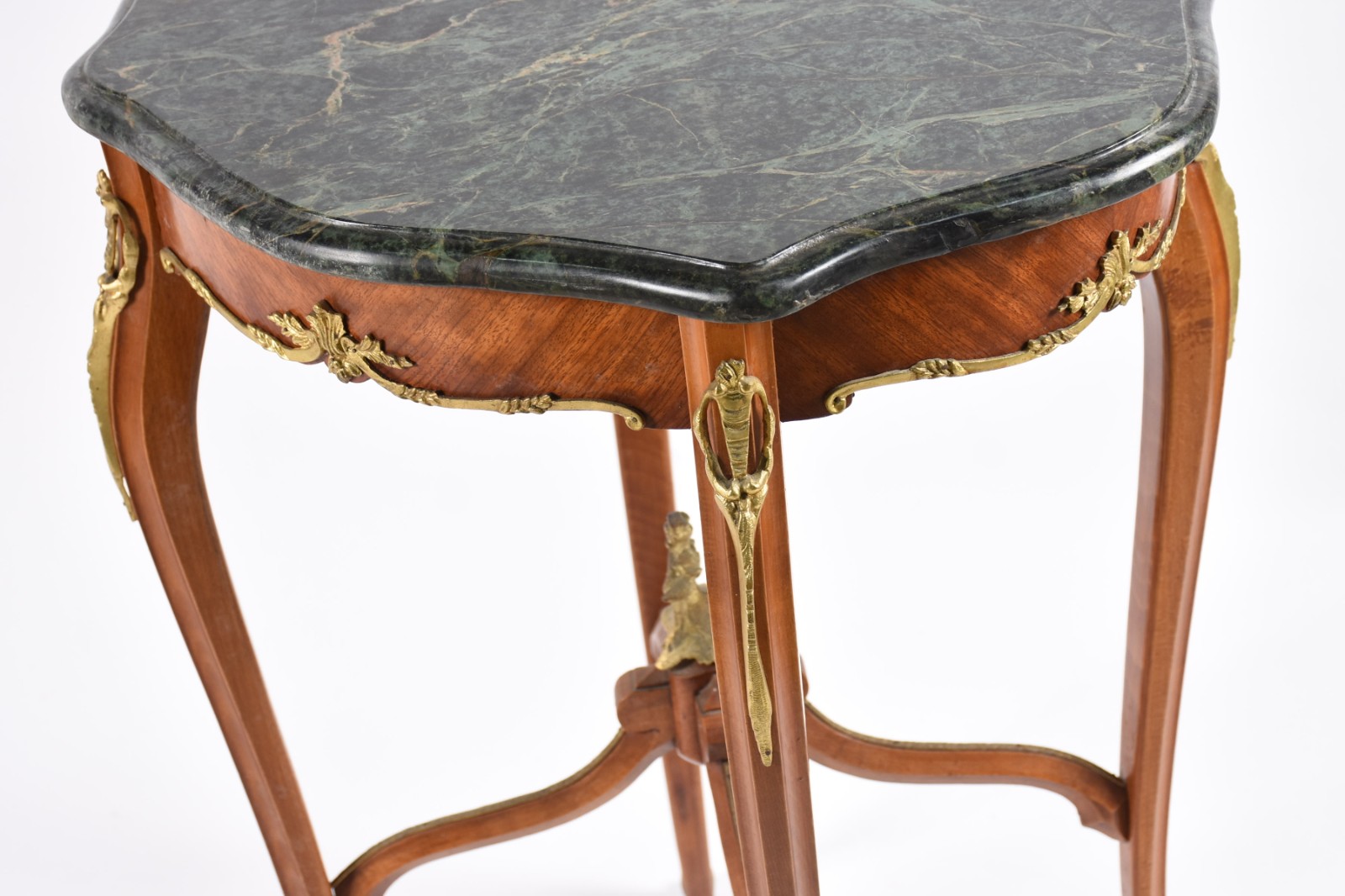 Mesa de madeira nobre estilo frances, tampo de mármore verde e... - foto 5 de 5