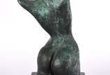 Assinatura não identificada, Figura feminina - Escultura em bronze, datado 1988. Assinada.Medida da escultura: 42 cm/ Medida total: 48 cm.