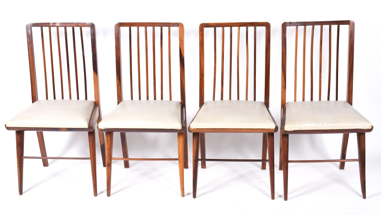 Conjunto com 4 cadeiras de madeira nobre, anos 50/60, pés palito... - foto 1 de 7