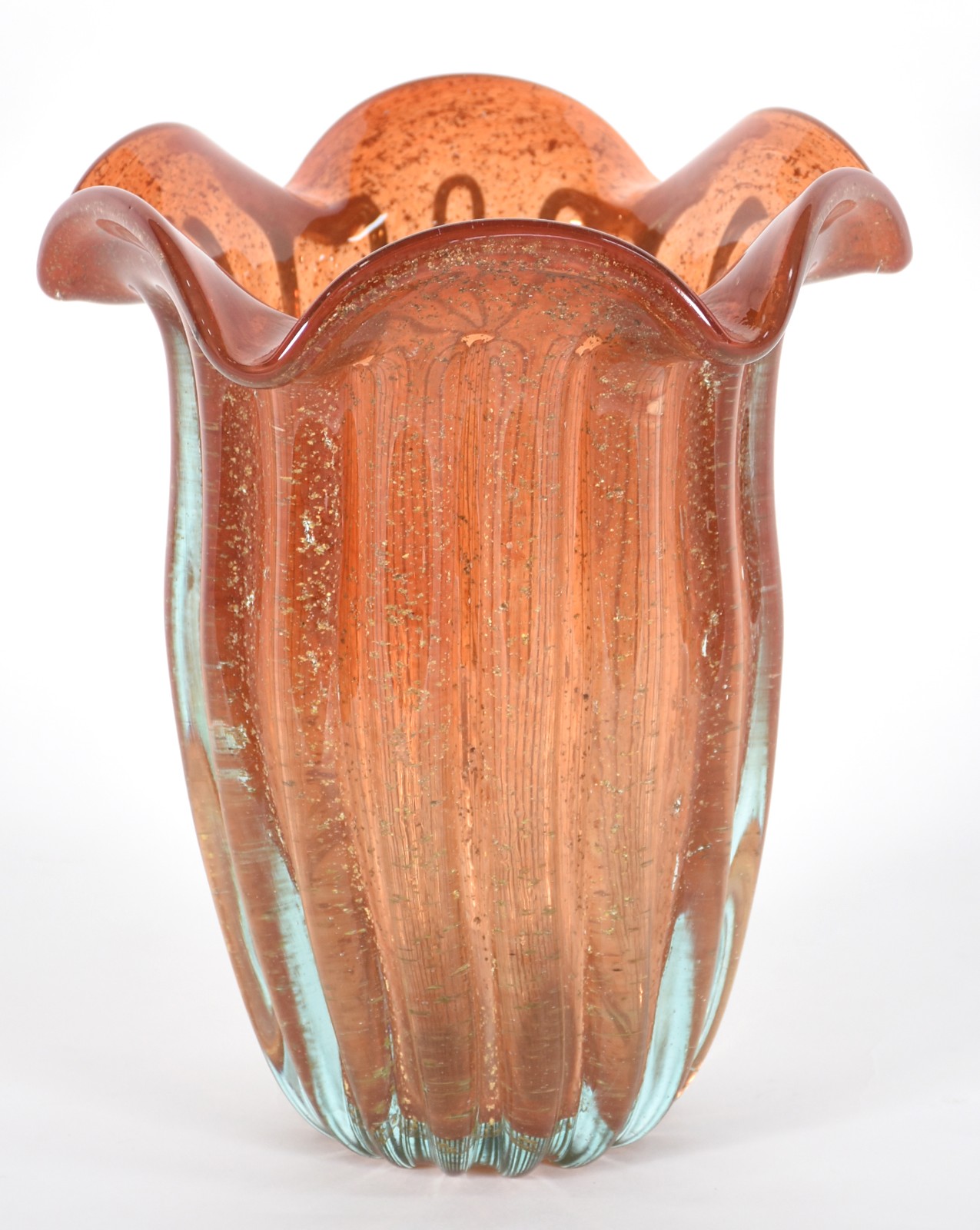 Vaso de vidro decorativo na cor âmbar com babados. - foto 1 de 3