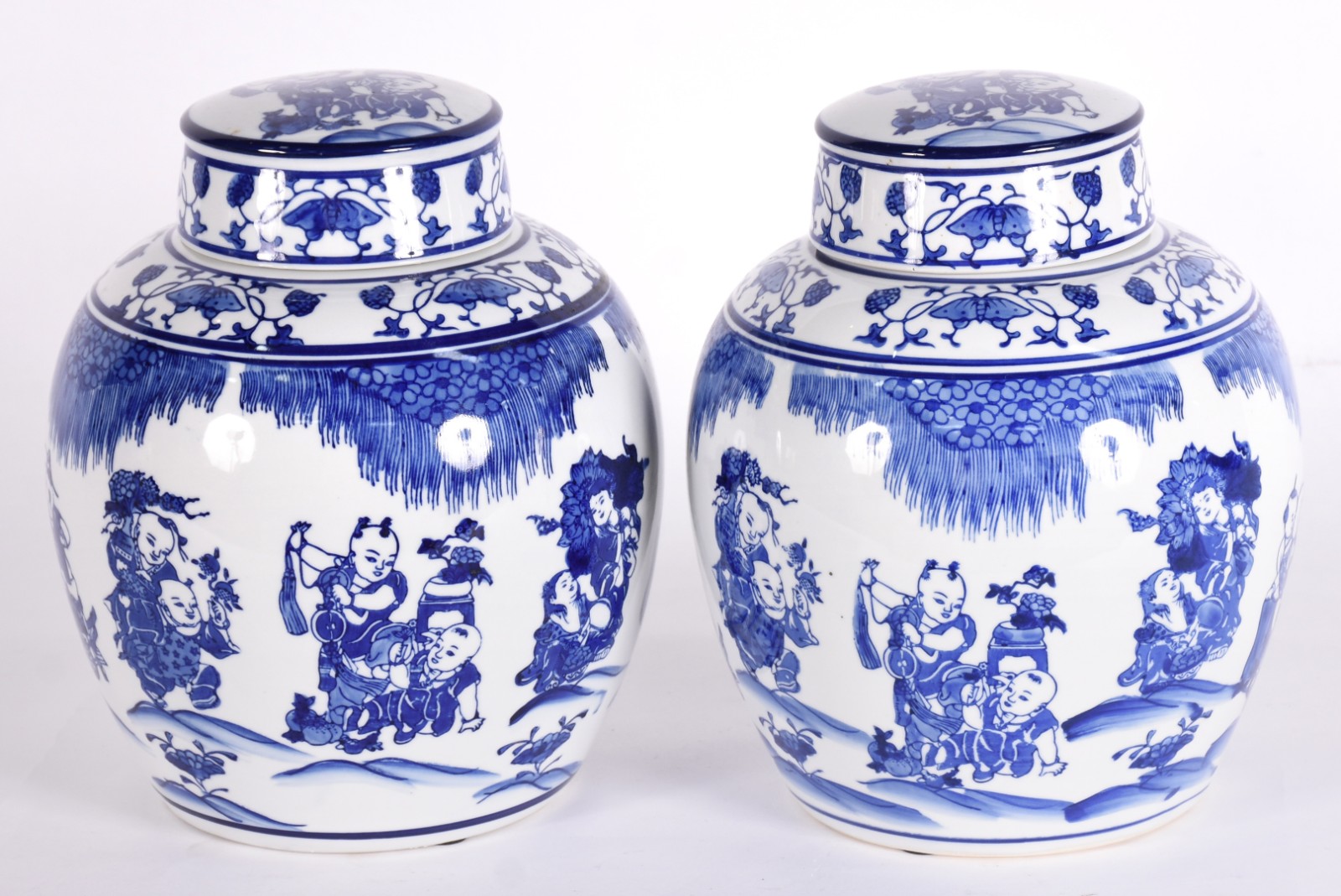 Par de potiches de porcelana azul e branca. - foto 1 de 4