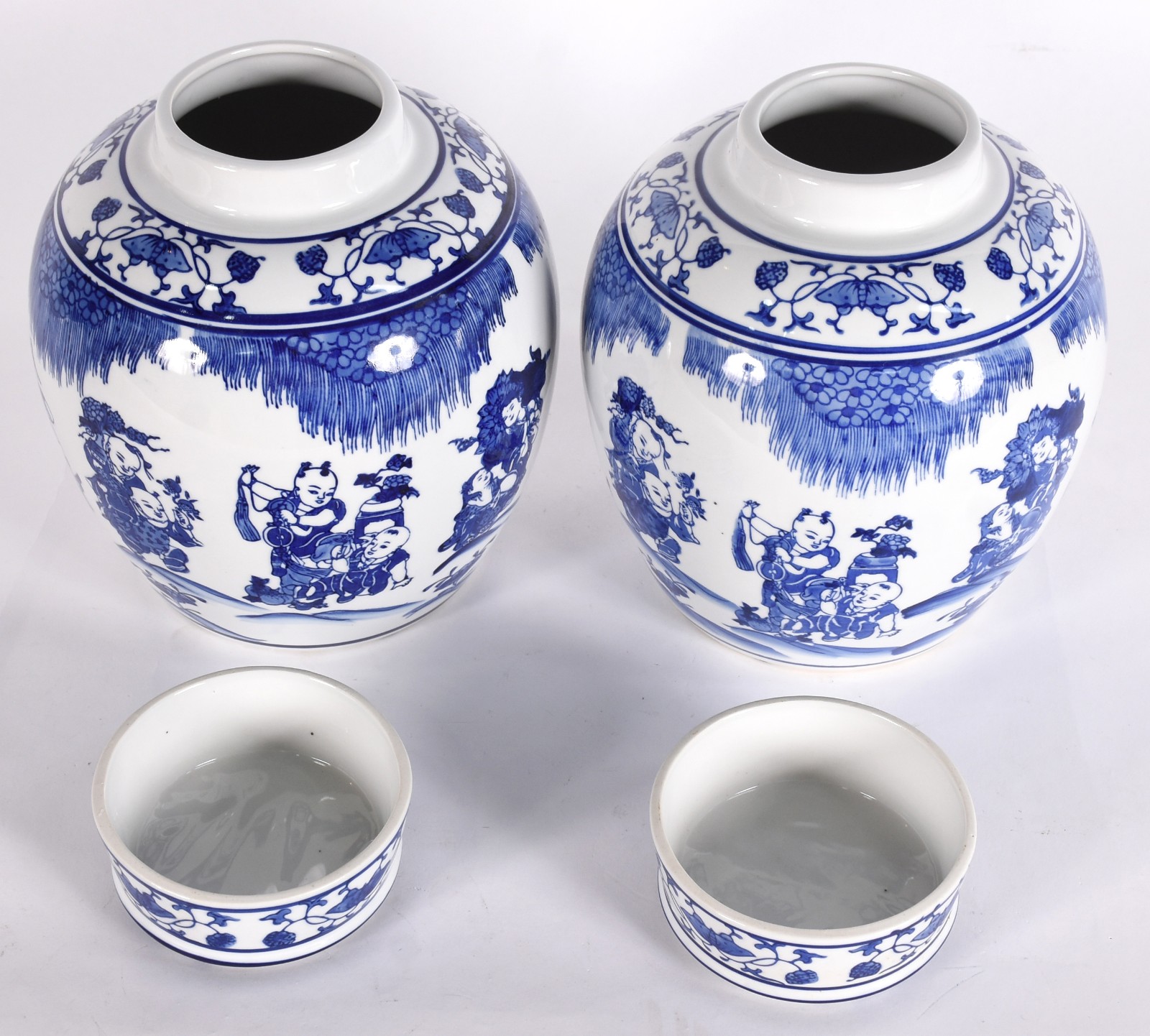 Par de potiches de porcelana azul e branca. - foto 4 de 4