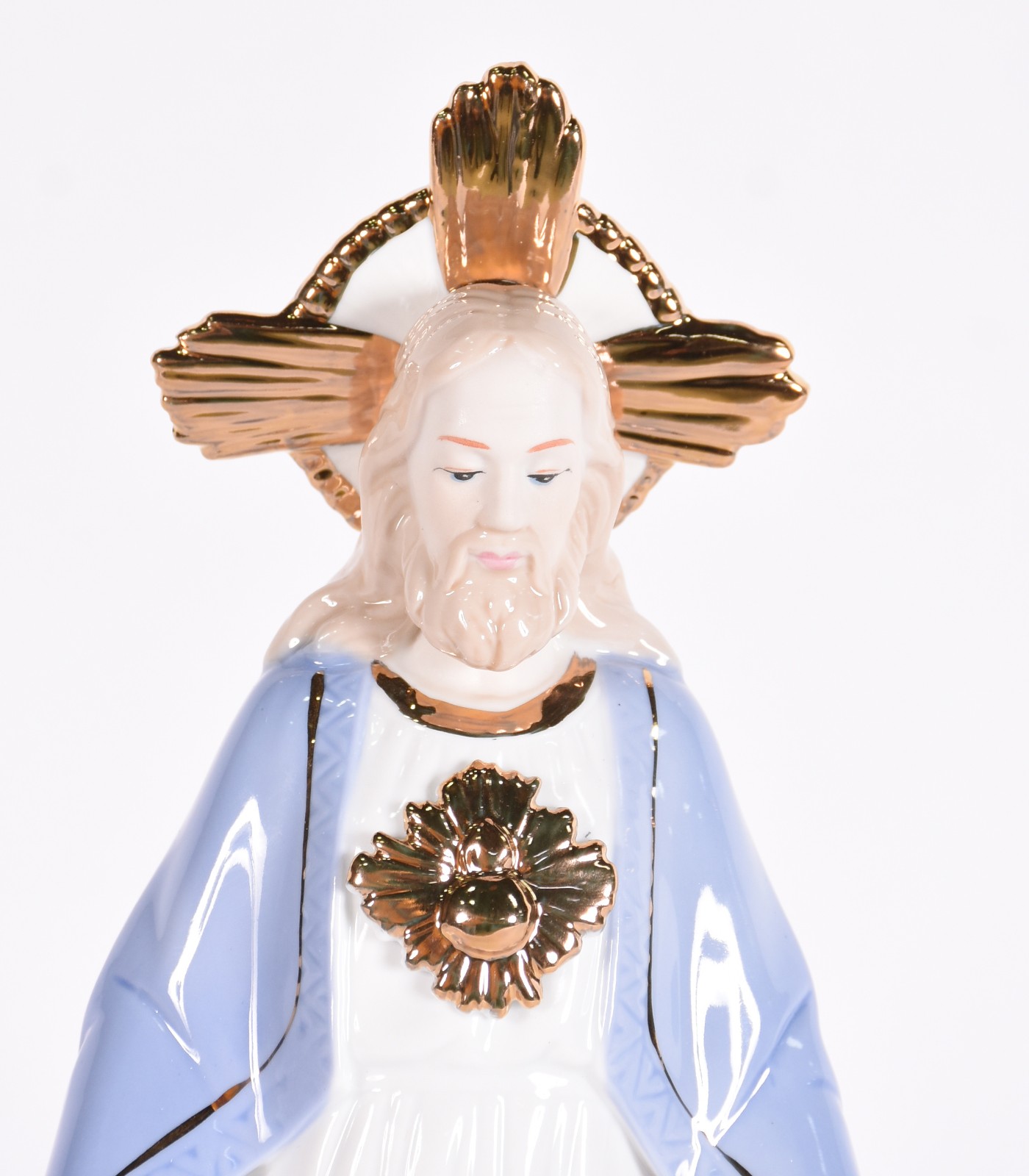 Escultura de porcelana representando sagrado coração de Jesus. - foto 2 de 4