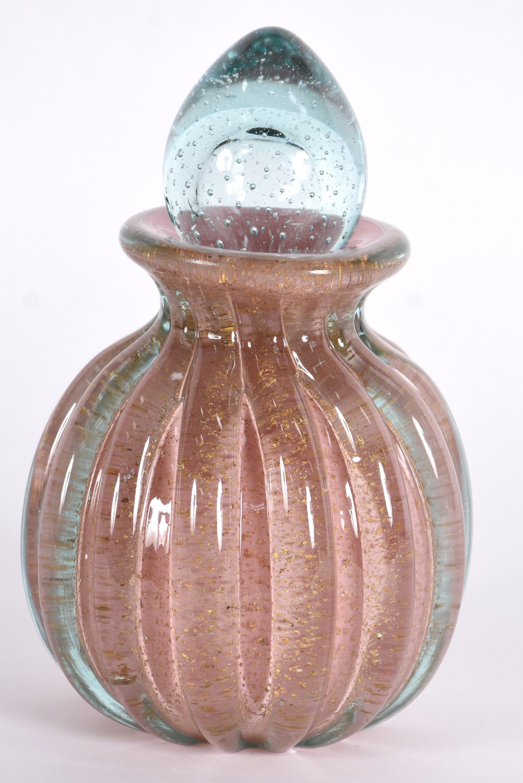 Garrafa de vidro decorativo em gomos nas cor rosa com tampa. - foto 1 de 4