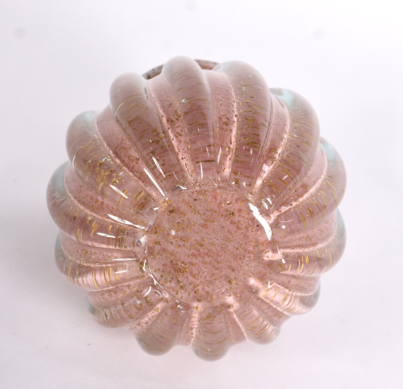 Garrafa de vidro decorativo em gomos nas cor rosa com tampa. - foto 4 de 4