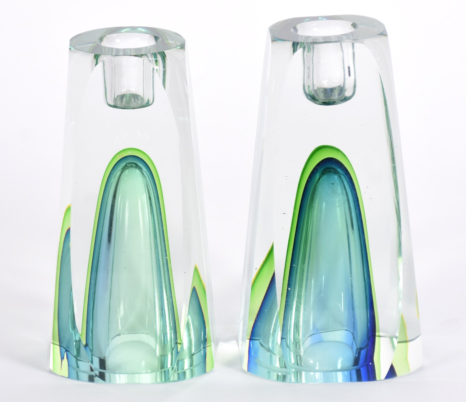Par de castiçais de cristal com mesclas coloridas. - foto 1 de 4