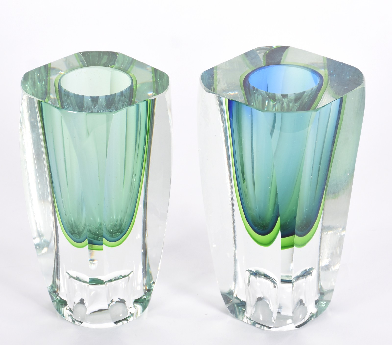 Par de castiçais de cristal com mesclas coloridas. - foto 3 de 4