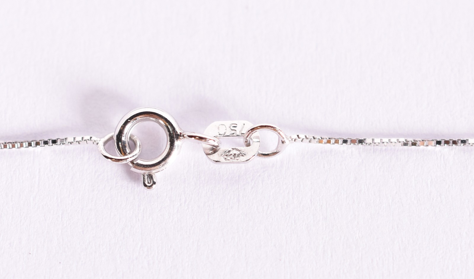Gargantilha de ouro branco com crucifixo com 11 brilhantes (Por... - foto 4 de 5