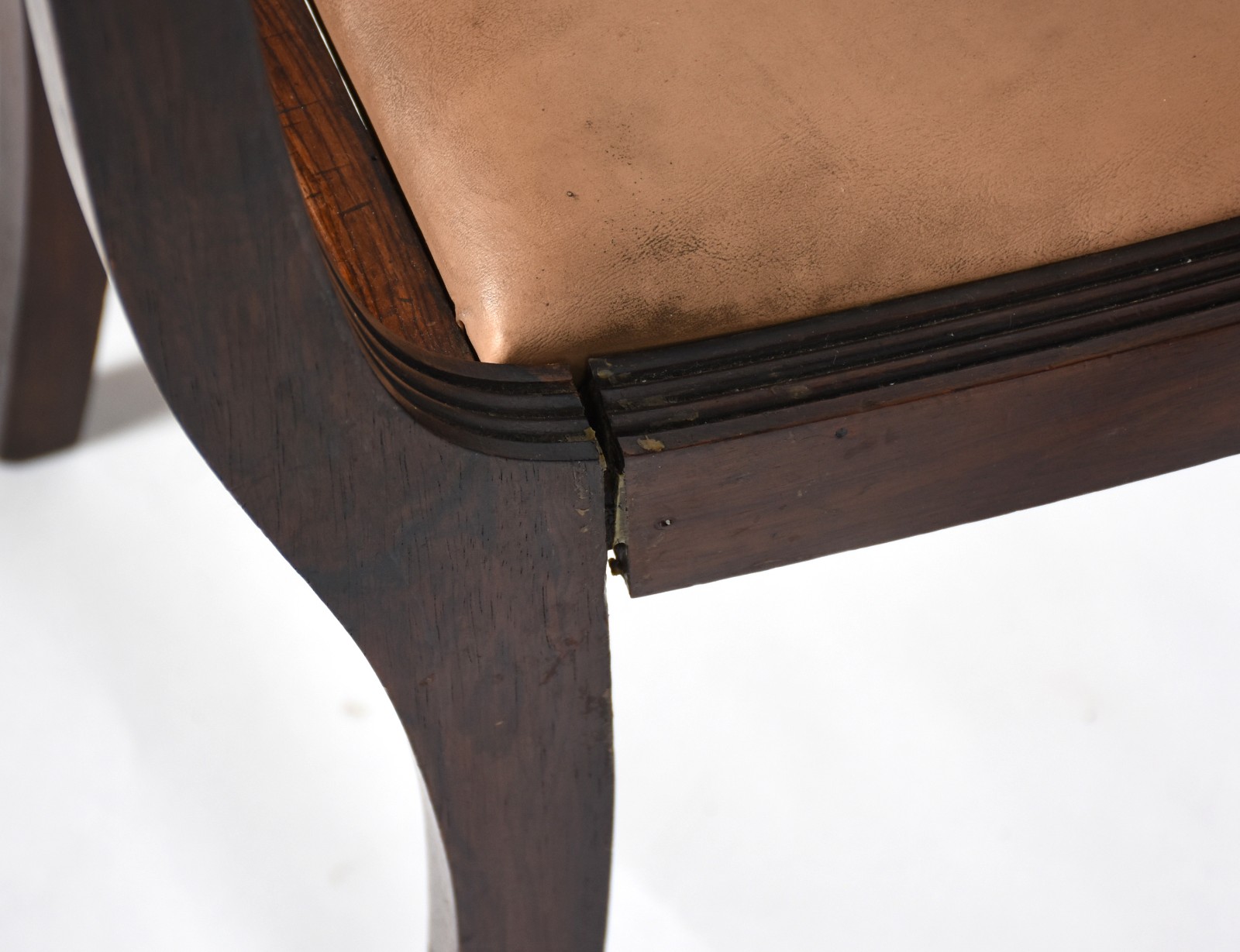 Conjunto com oito cadeiras de madeira nobre para sala de jantar... - foto 2 de 7