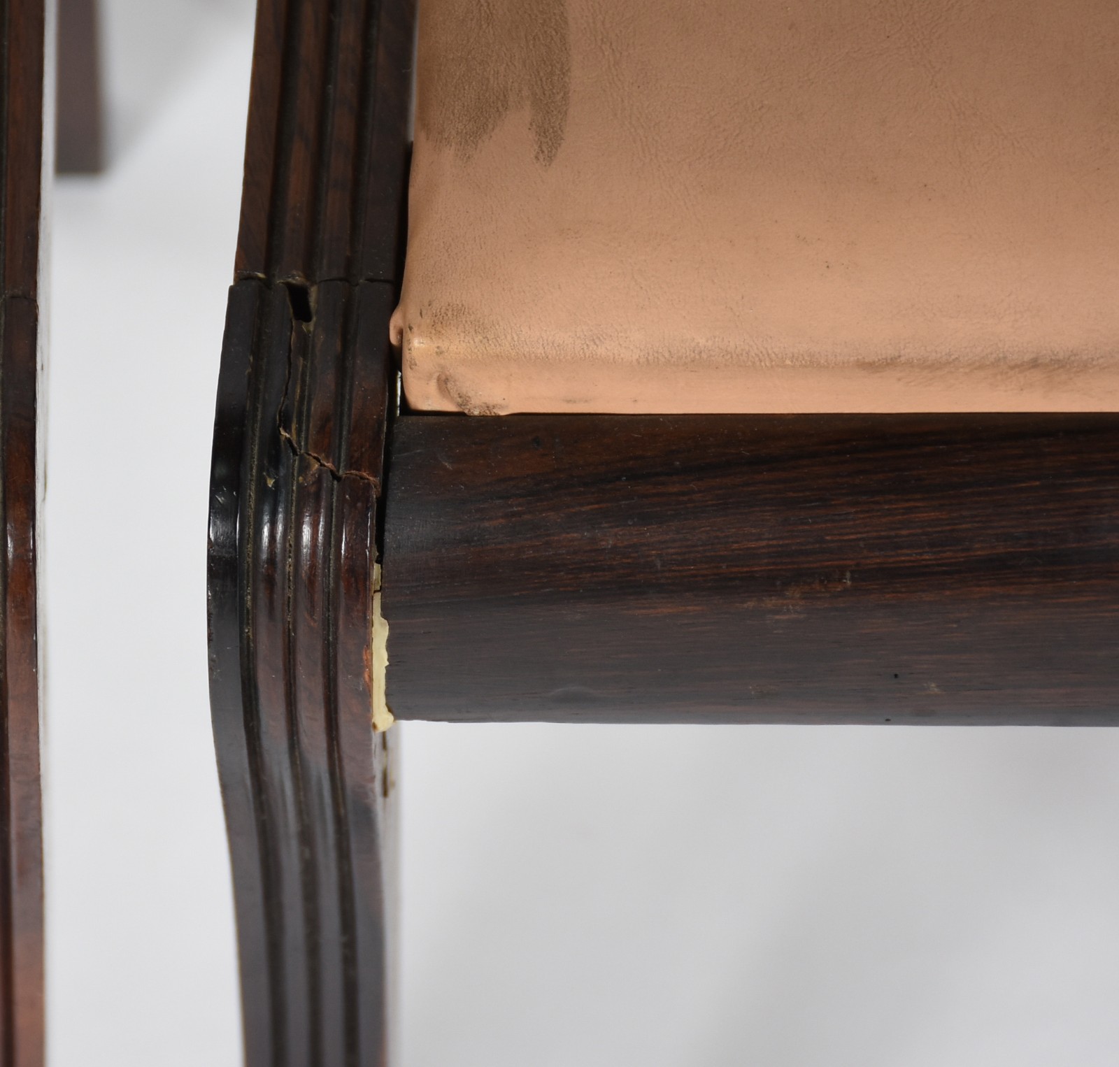 Conjunto com oito cadeiras de madeira nobre para sala de jantar... - foto 4 de 7