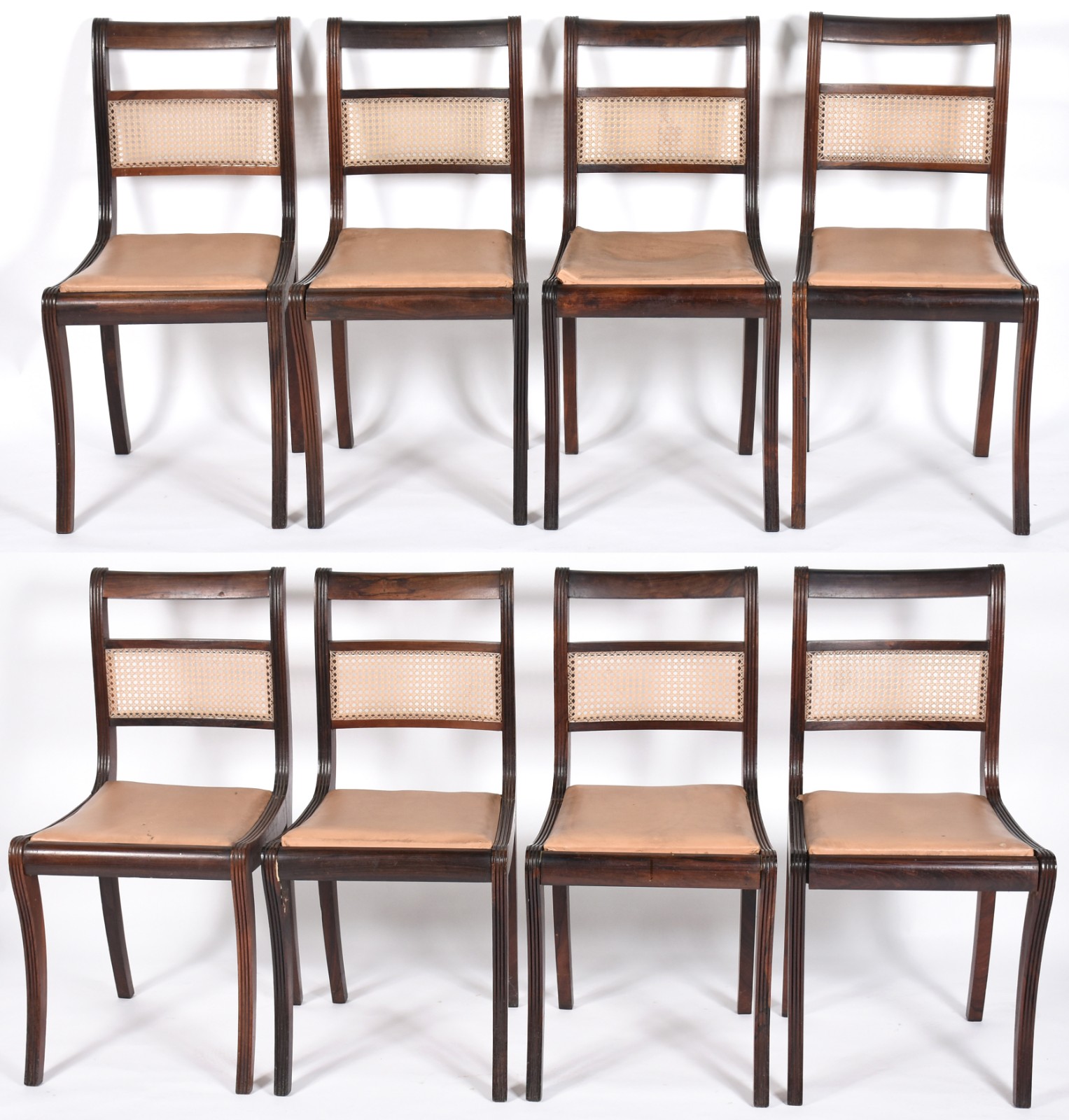 Conjunto com oito cadeiras de madeira nobre para sala de jantar... - foto 1 de 7