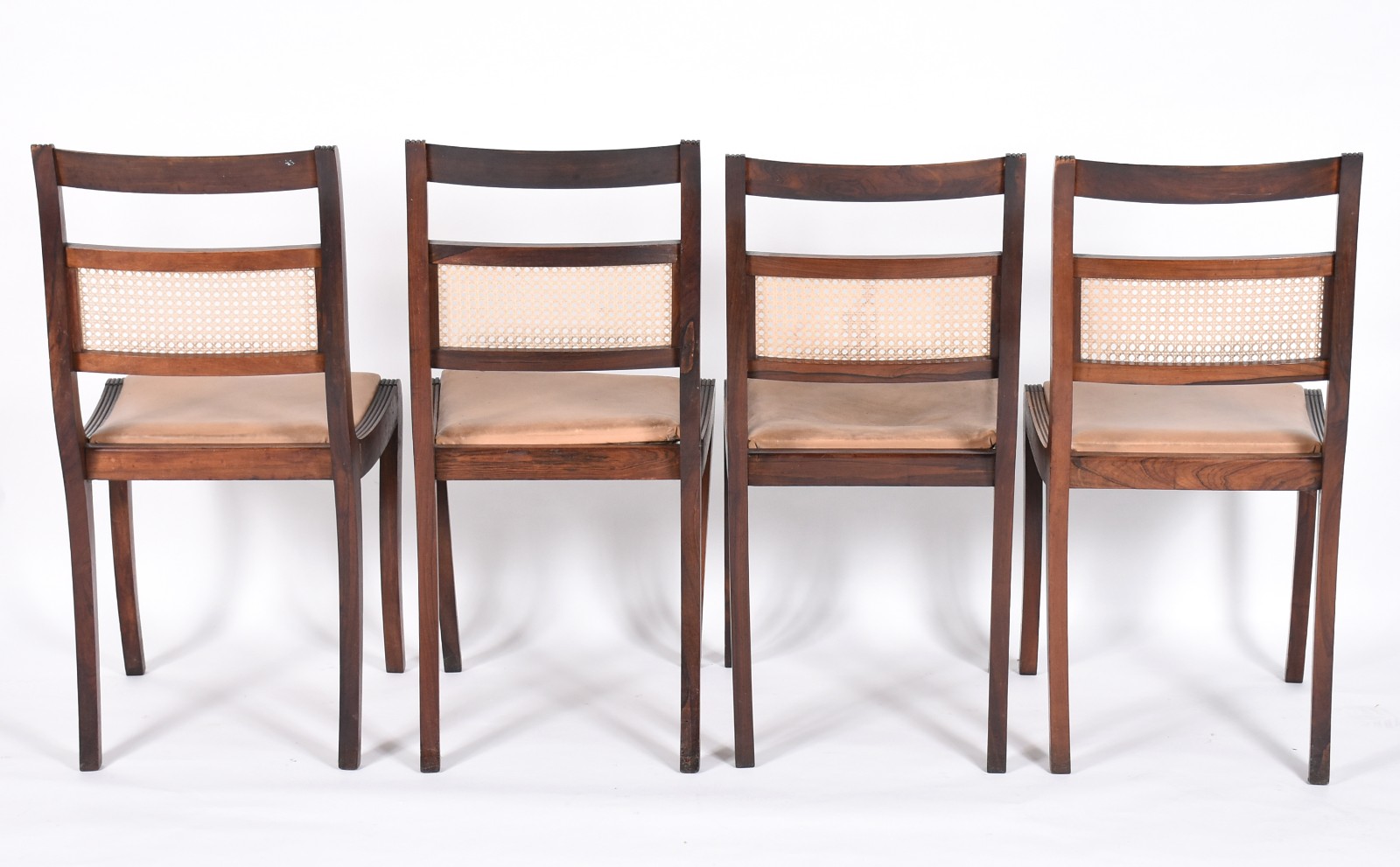 Conjunto com oito cadeiras de madeira nobre para sala de jantar... - foto 5 de 7