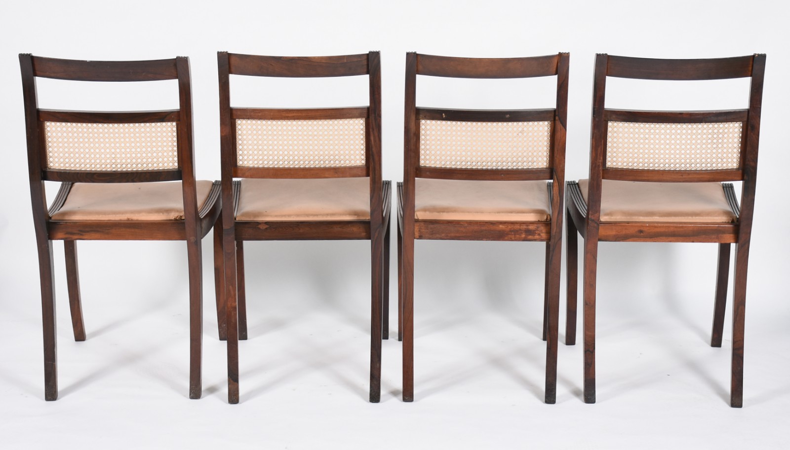 Conjunto com oito cadeiras de madeira nobre para sala de jantar... - foto 6 de 7