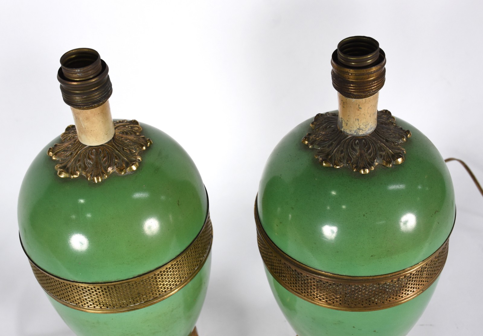 Par de abatjoures de metal verde e dourado. - foto 4 de 4