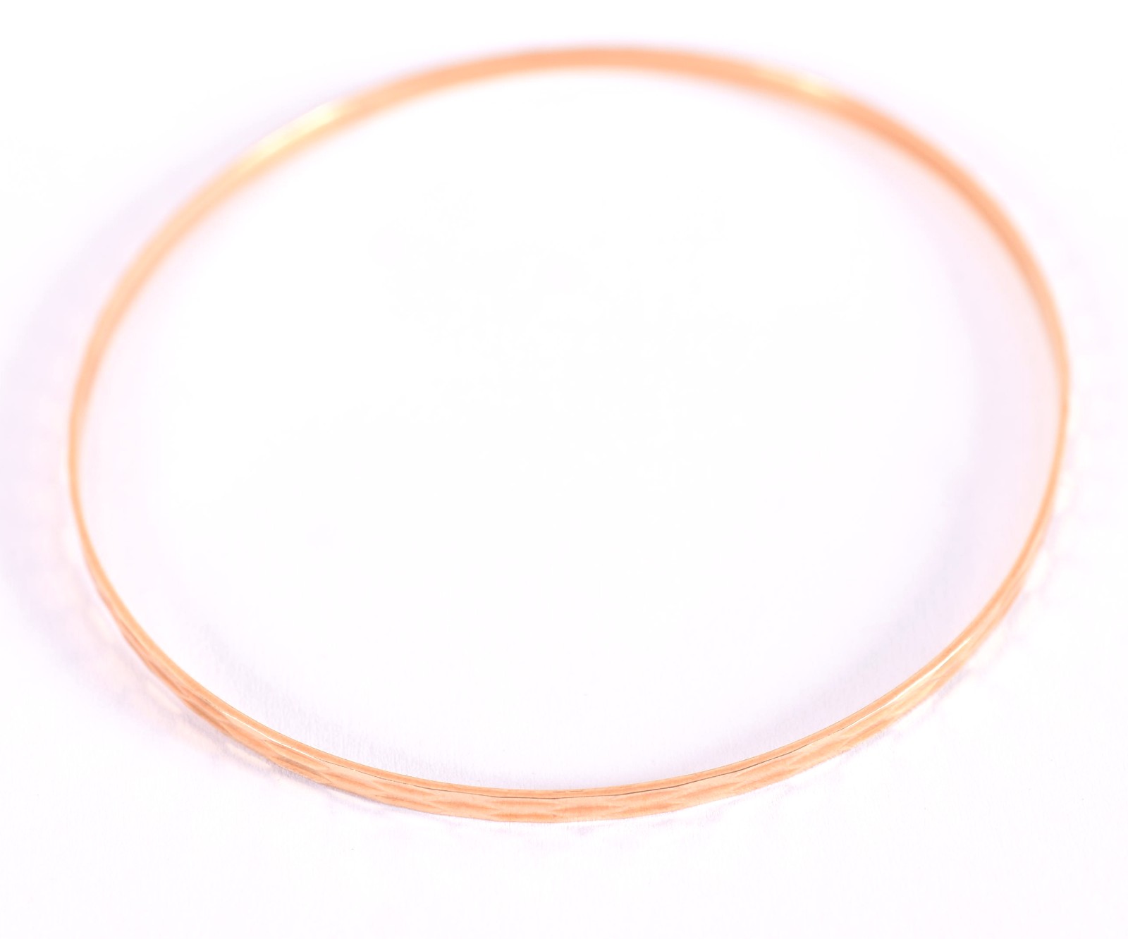 Pulseira feitio escrava com detalhes raiada com contraste em ouro 18... - foto 1 de 3
