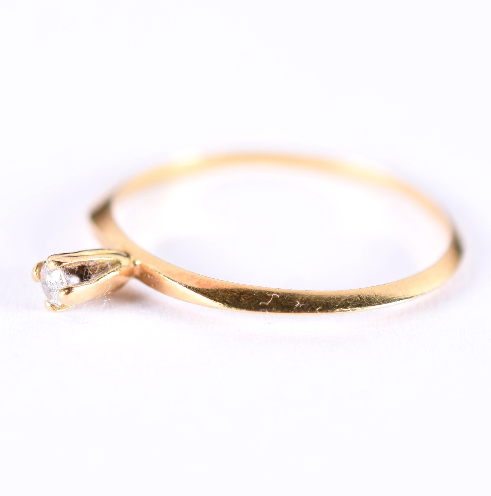 Anel solitário em ouro 18 k, com um diamante, aro 16 (Por motivos de... - foto 2 de 4