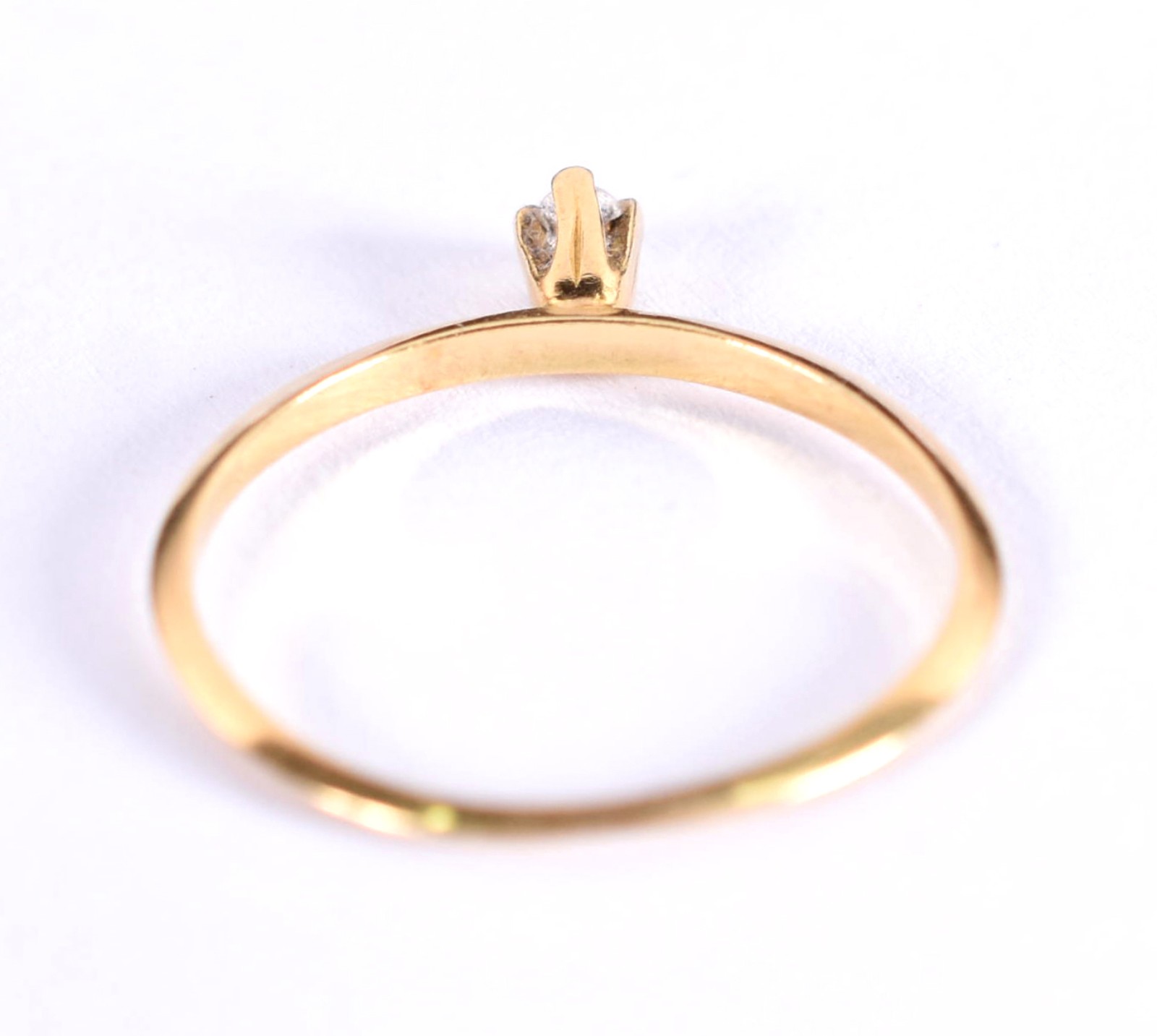 Anel solitário em ouro 18 k, com um diamante, aro 16 (Por motivos de... - foto 3 de 4